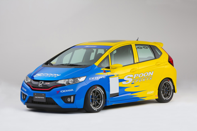 Illustration for article titled A Honda Fit With A Grom In The Back Is Something We Need Yesterday